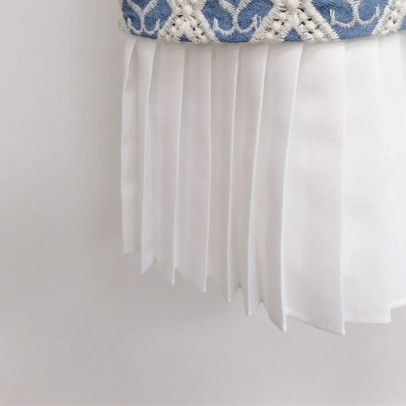 

Женское плиссированное платье с вышивкой букв, женское платье на молнии с коротким рукавом, круглым вырезом и шнуровкой