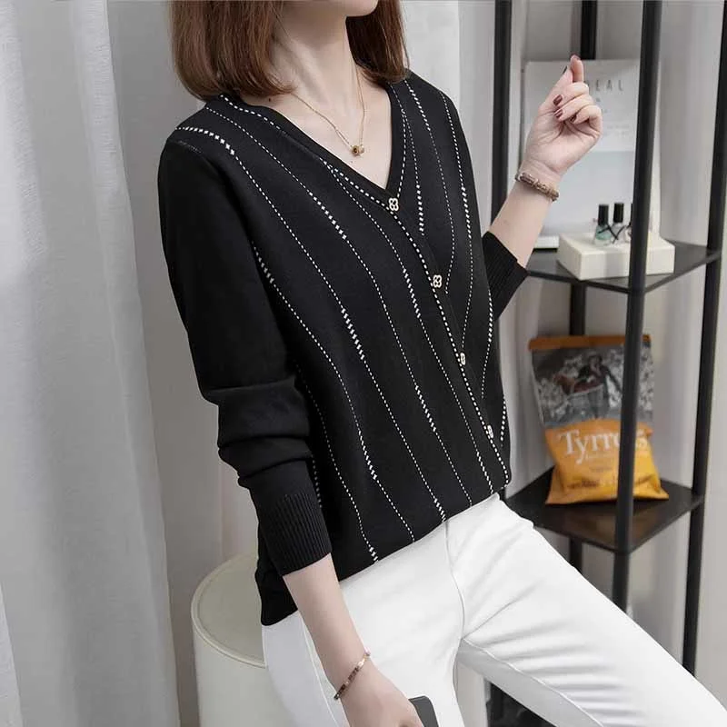 

Autumn Winter 2022 New Large V-neck Loose Sweaters Shining Coloring-Line Black Bottoming Knitted Top Female L-4XL Jumpers