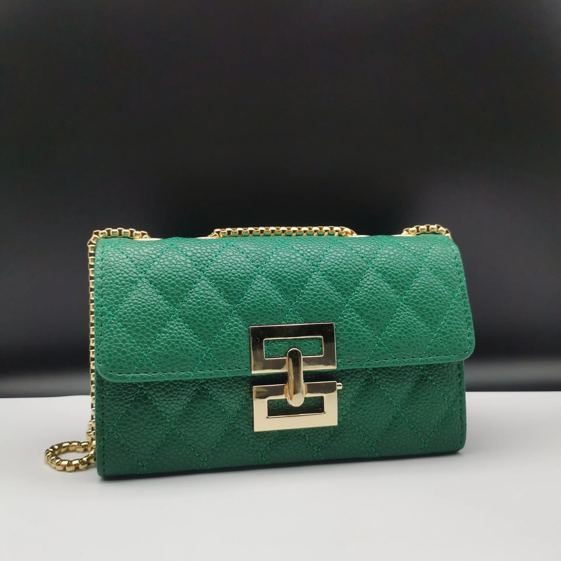 

New 2022 Women's Fashion Shoulder Bag New Women's Messenger Bag Handbag Chain Diamond All-Match Messenger Bag 3 Colors