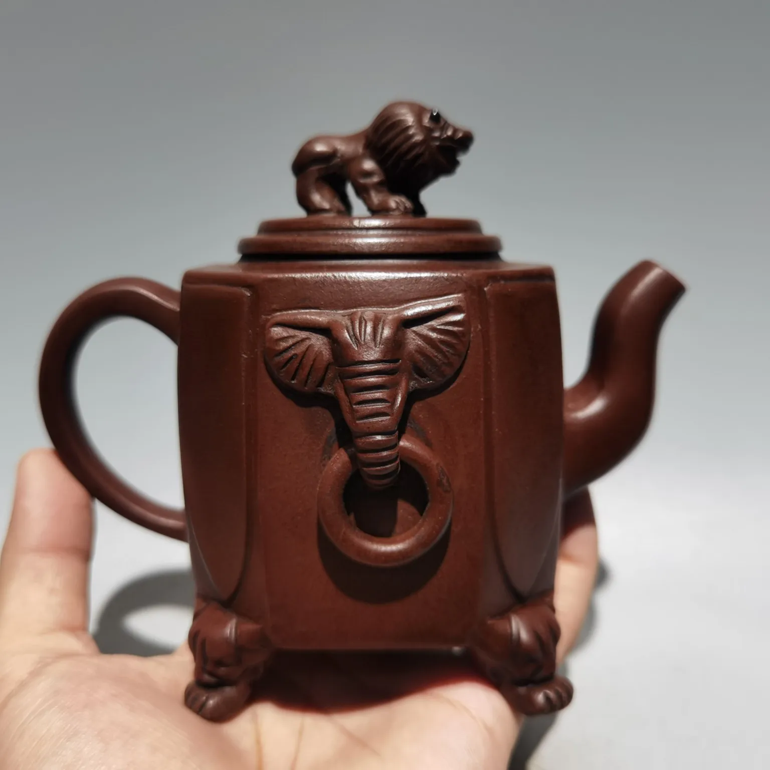 

6"Chinese Yixing Purple clay pot lion statue elephant head kettle teapot flagon purple mud Gather fortune Ornaments Town house