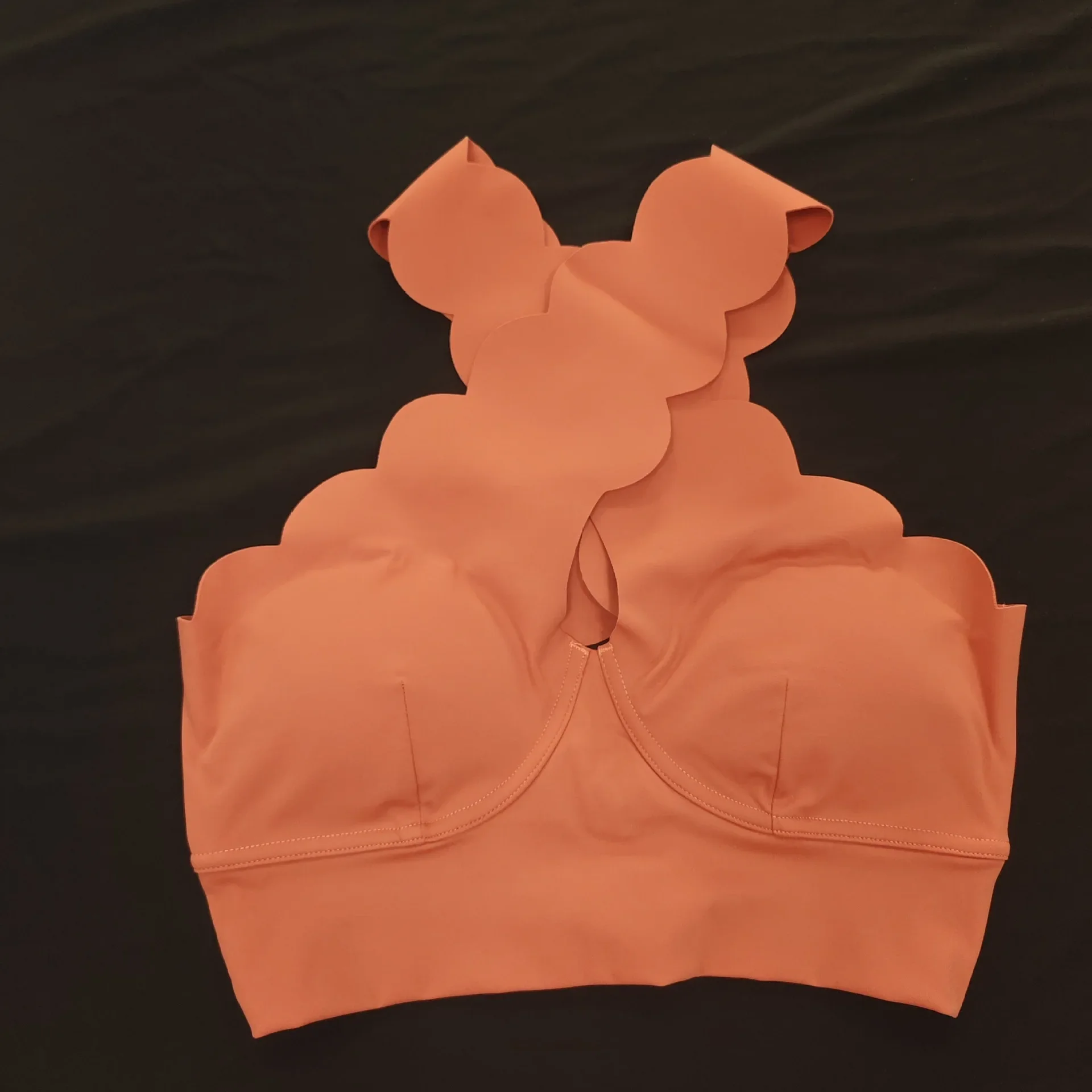 Кружевной облегающий спортивный бюстгальтер из ткани телесного цвета