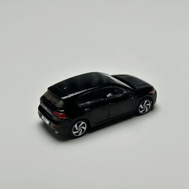 Фото Масштабная модель спортивного автомобиля Golf R GTI MK8 1:64, литая под давлением, из металла, для гонок на треке, миниатюрная, детская игрушка, подарок №3