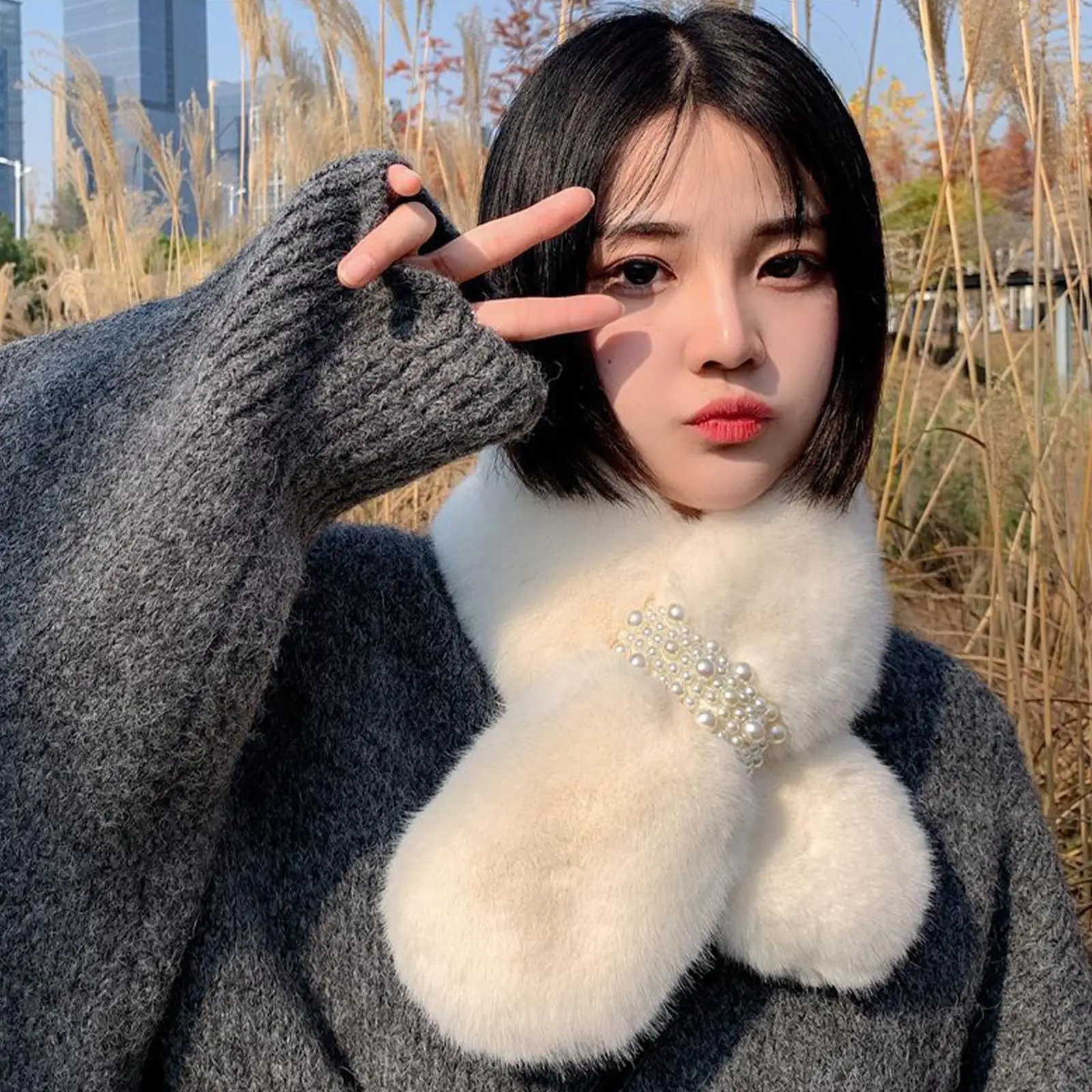 

Модный женский шарф с жемчужной пряжкой, мягкий плюшевый зимний теплый шарф, элегантный воротник из искусственного кроличьего меха, женски...