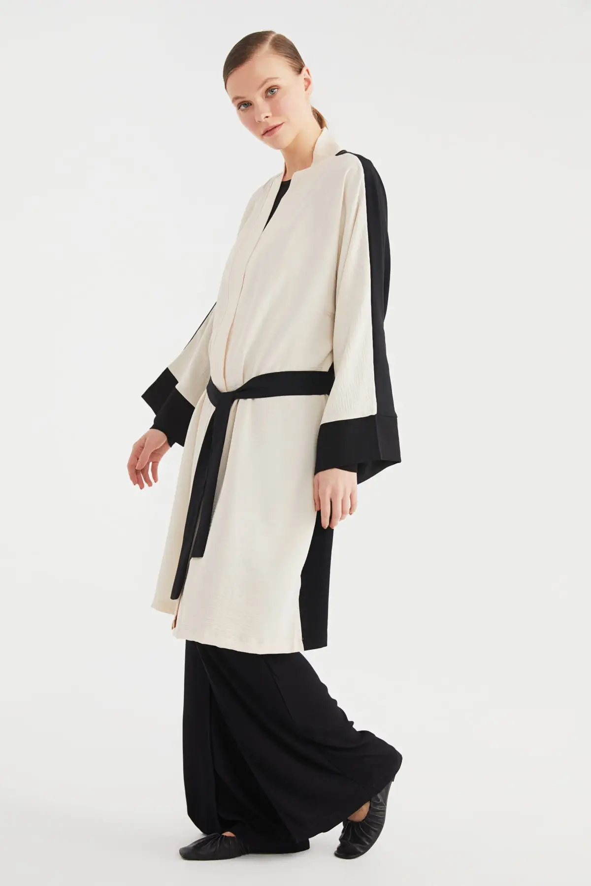 

Trendyol With Color Block Kimono & Kaftan TCTSS21KM0111