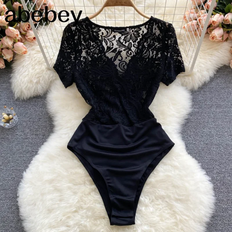 

Женское кружевное боди с V-образным вырезом и коротким рукавом