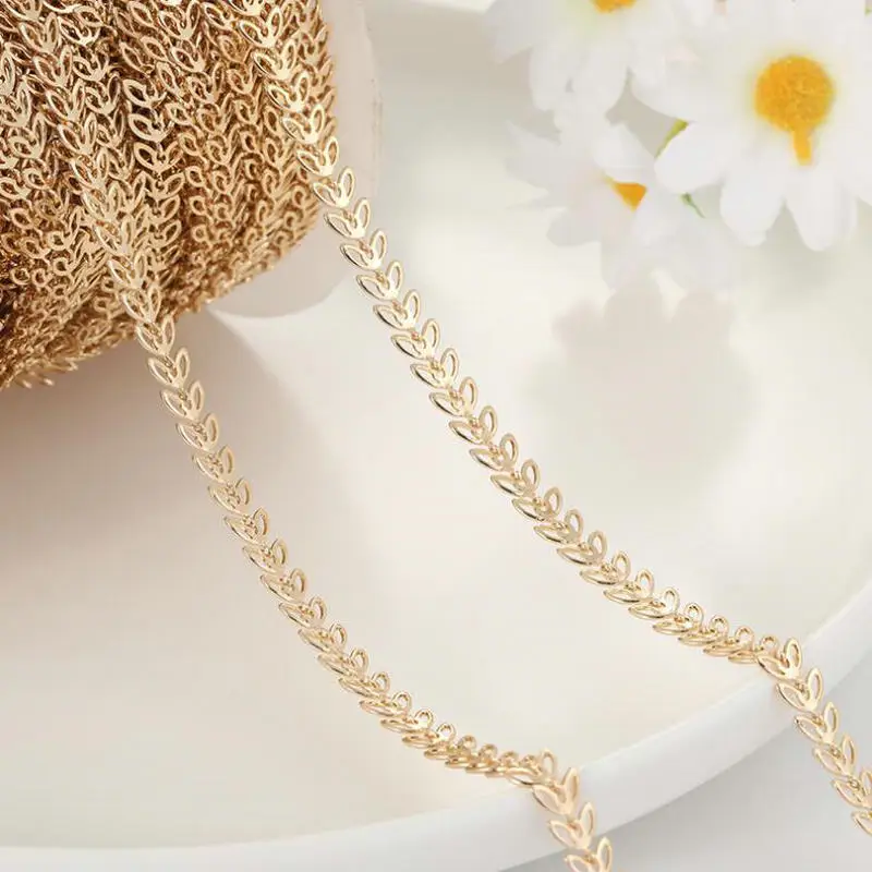 Латунная позолоченная цепочка с листьями 1 м