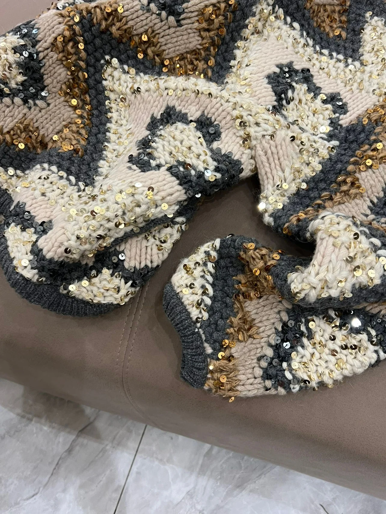 Рисунок 6 - Женский трикотажный свитер с капюшоном