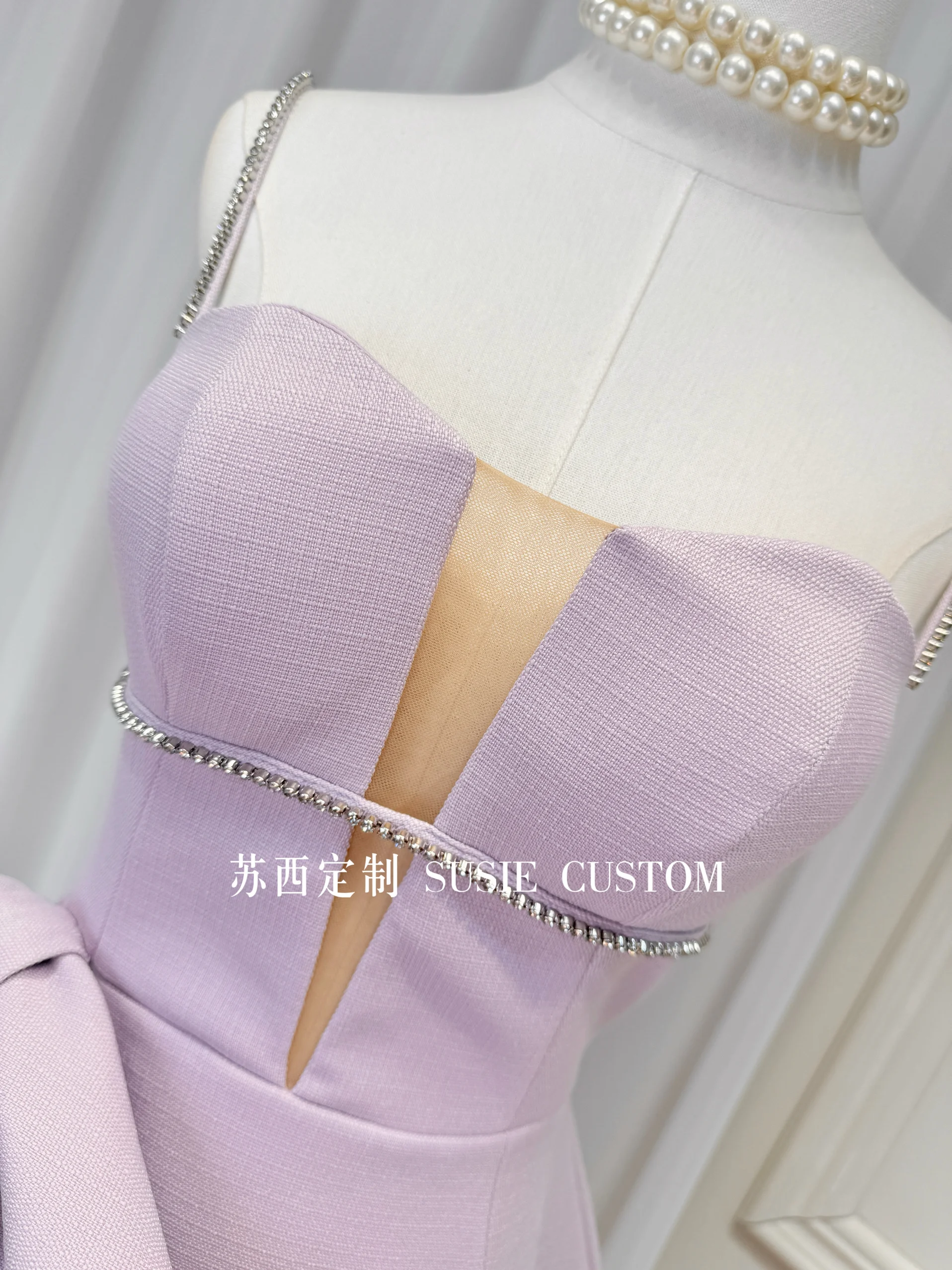 Французское элегантное светское сетчатое платье со стразами и v-образным вырезом