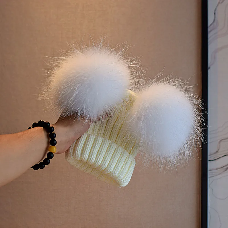 

Зимняя теплая шапка с помпоном из натурального Лисьего меха