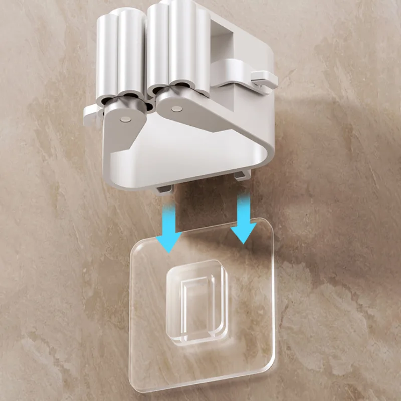 Серая полка для хранения в ванной комнате