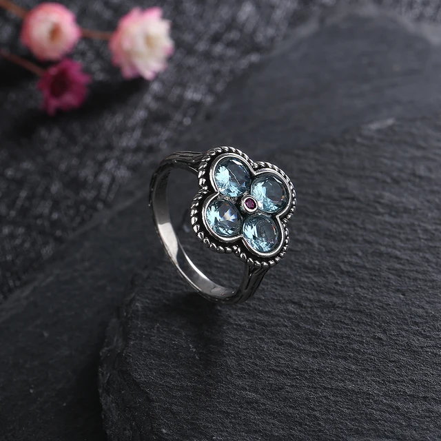 Серьга для хеликса с лунным камнем