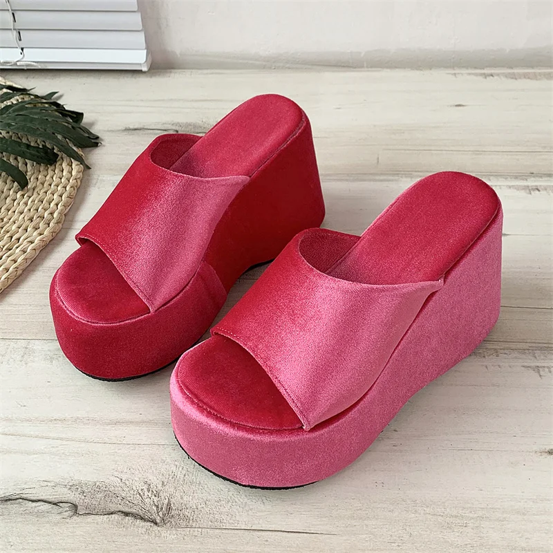 Women New Luxury Brand Square-headed Thick-soled Flat Middle Heel Slippers Women's Simple Beach Sandals Versatile Slippers