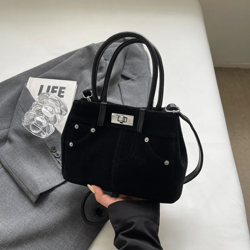 Усовершенствованная матовая маленькая женская сумка 2024 новая популярная через