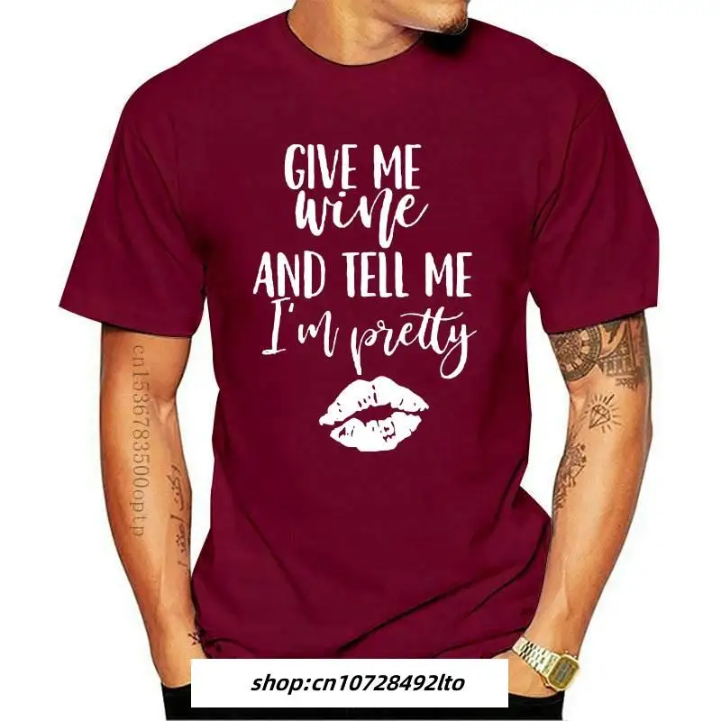 

Футболка мужская с надписью «подарите мне вино и скажите мне, я красивая»