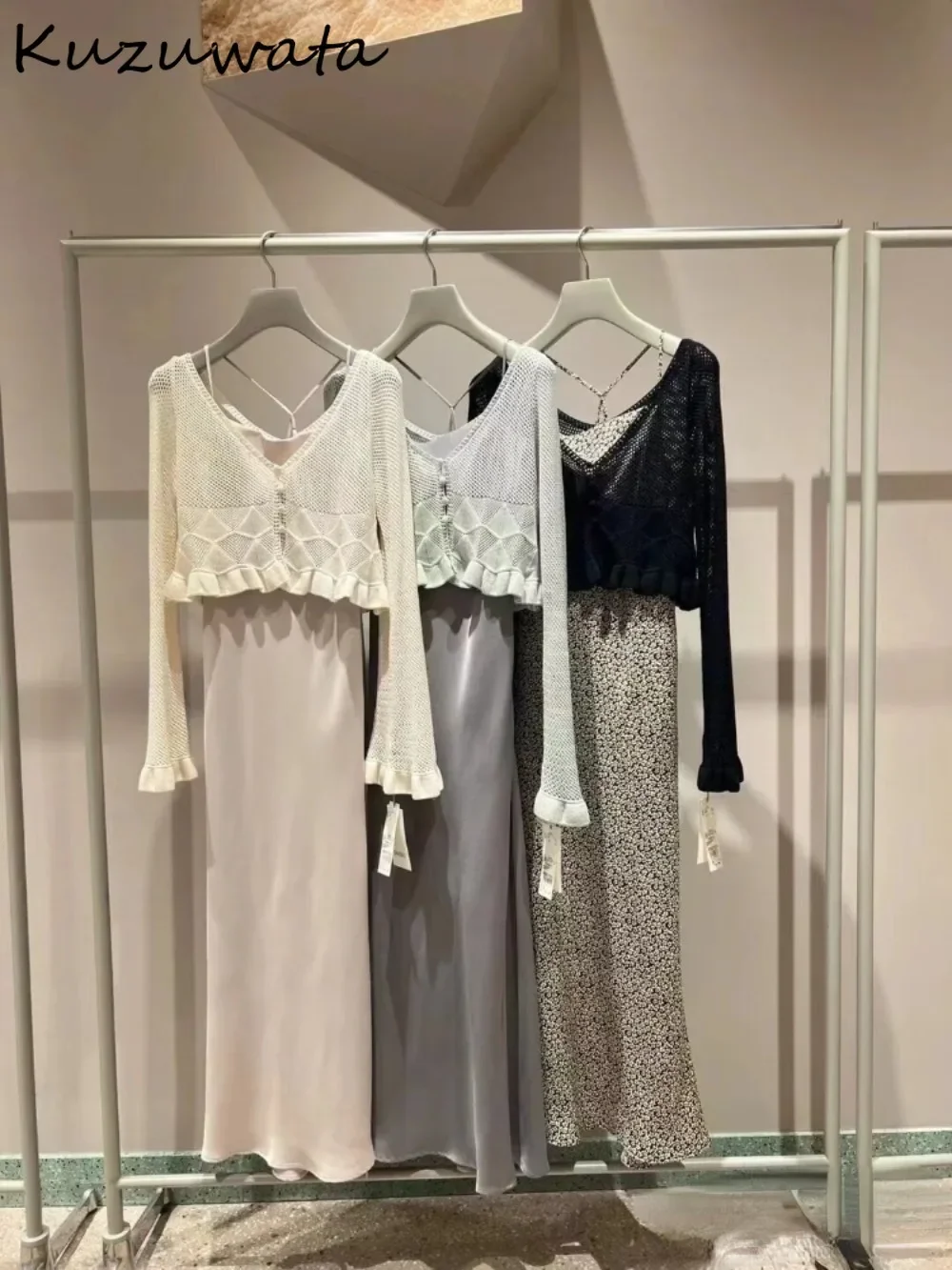 Kuzuwata Sweet V-образным вырезом с рукавами-лепестками и оборками вязаный кардиган