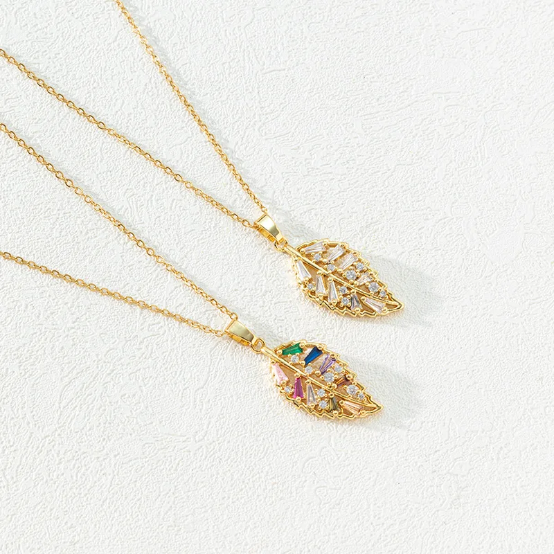 

Micro Inlaid Zircon Color Leaf Pendant Necklace18K Clavicle Chain Necklace