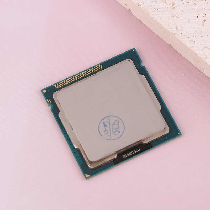 Новый оригинальный процессор Интегрированный Дисплей Настольный I3 2100 2120 2130 3220 3240