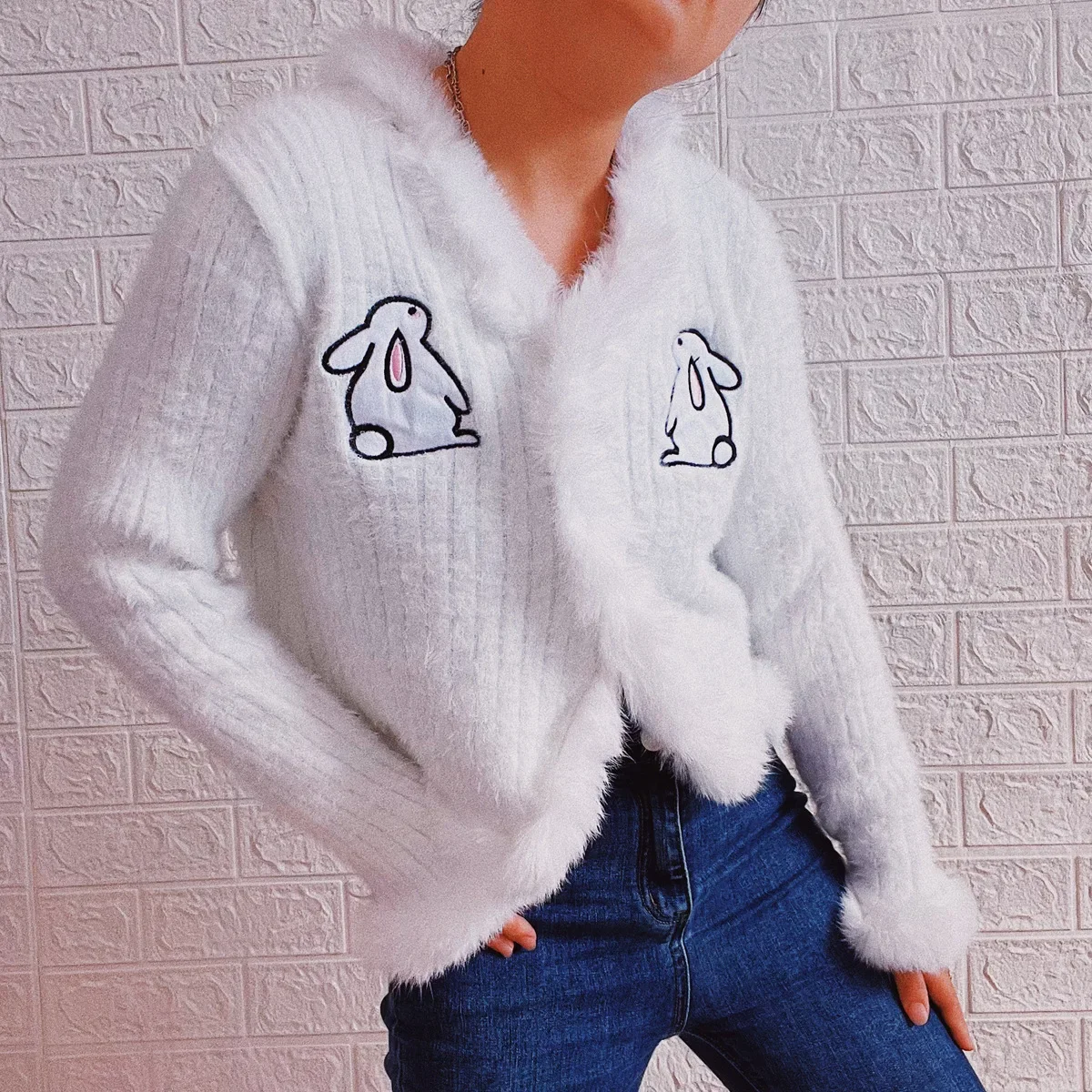 Женский вязаный свитер с вышивкой утепленный кардиган из ангорской пряжи