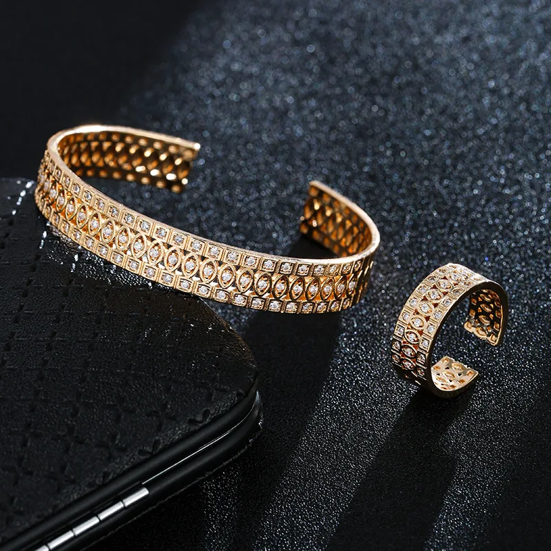 

French three-dimensional elegant fashion geometric hollowed out 18K wide version gold-plated opening bracelet ring set
