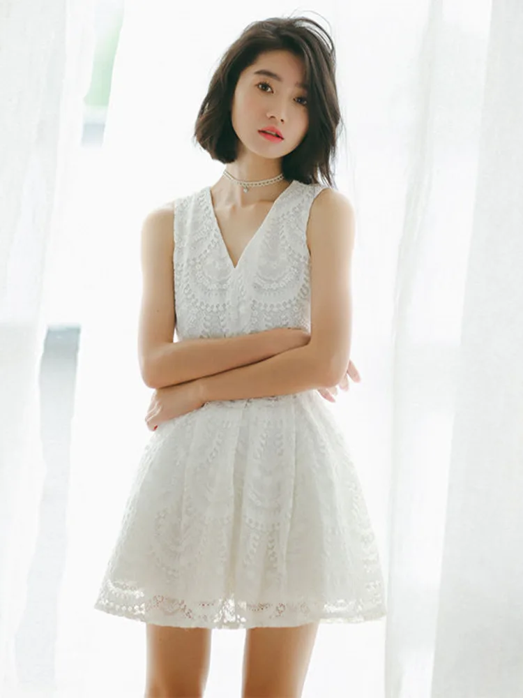 

Женское кружевное мини-платье, белое ажурное платье без рукавов с V-образным вырезом, повседневное летнее кружевное платье