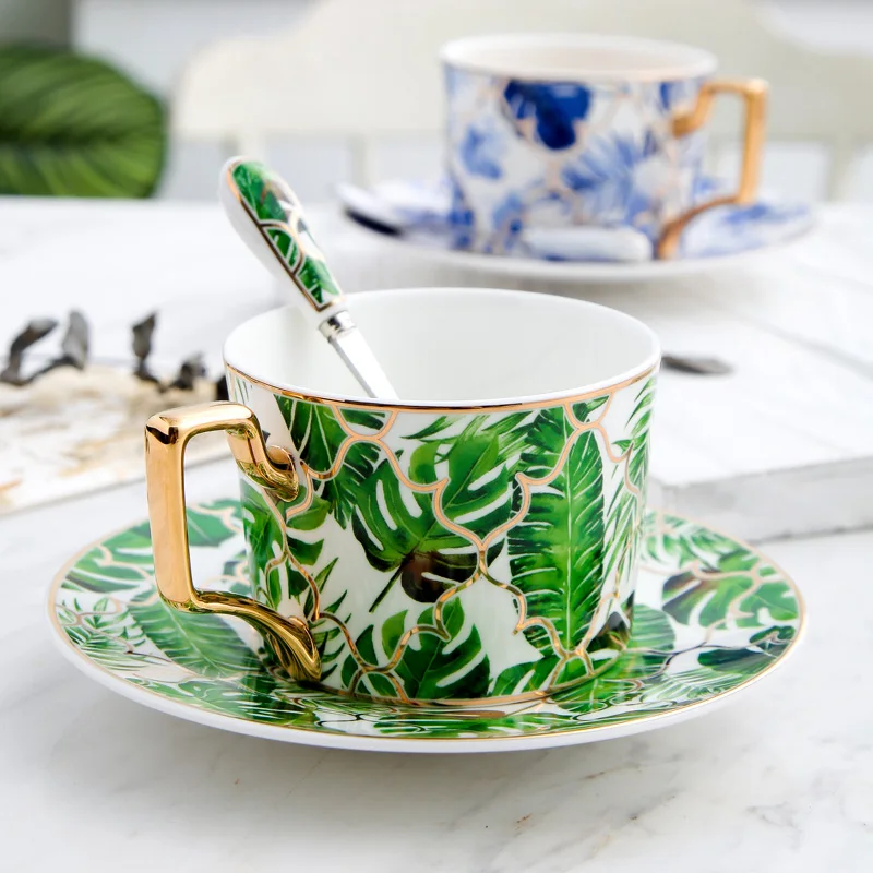 

European Bone China Ceramics Tea Coffee Cup Set Gold Rim Light Luxury Turkish Coffee Cups Creative Tazas Cafe Drinkware BE50CP