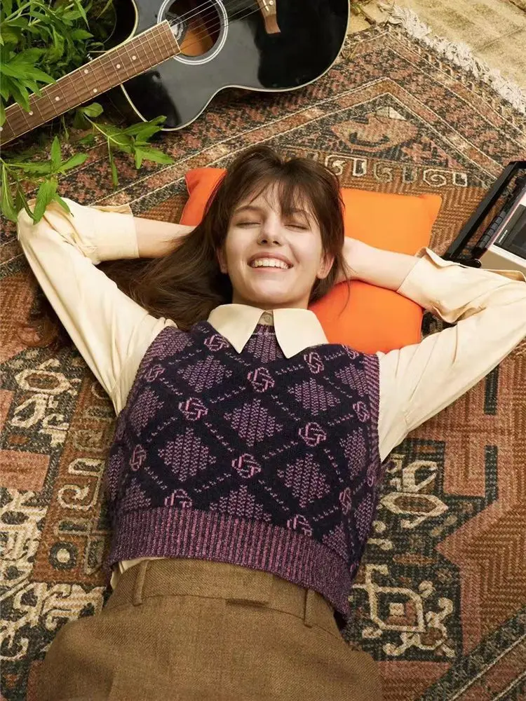 

Осень-зима, новинка, Женский Жаккардовый трикотажный жилет из тонкой шерсти со стразами и круглым вырезом