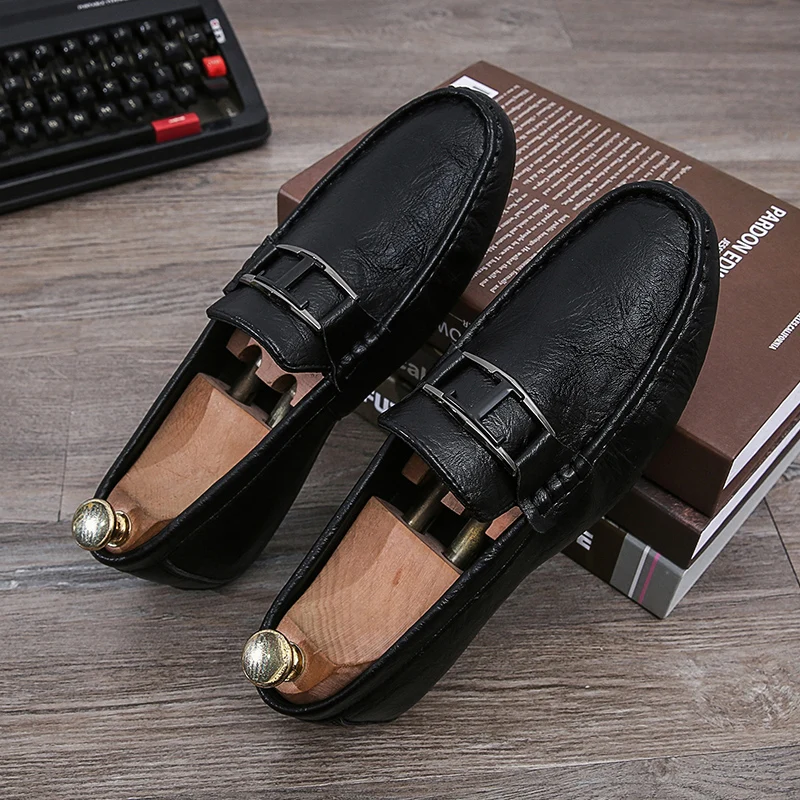 

New Cool Loafers Shoes Mens Comfortable Driving Moccasins Men Brand Fashion Man Flats Footwear Popular White Casual Adult Shoes
