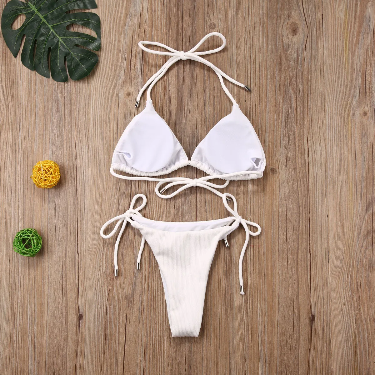 Рисунок 6 - Женский раздельный купальник с