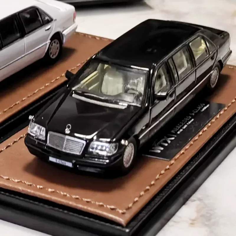 Фото Коллекционная модель автомобиля WTX Diecast 1:64 W140 600S Extended Edition из сплава, сувенир, подарок для взрослых и мальчиков, статическая модель для демонстрации №3