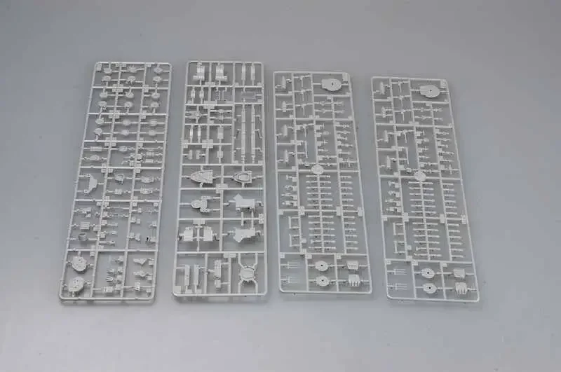 Trumpeter 1/700 05751 Комплект модели французского линкора Richelieu 1980.