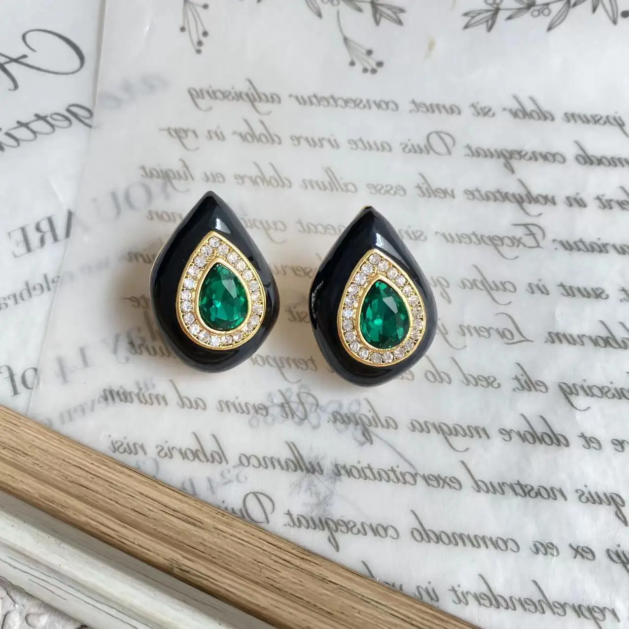 Женские серьги-гвоздики из серебра 925 пробы в форме слезы с черным агатом