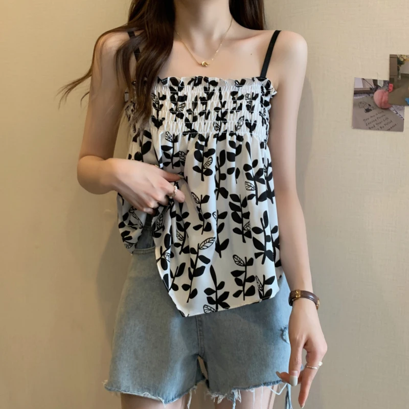 Женская майка без рукавов с цветочным принтом и открытыми плечами |
