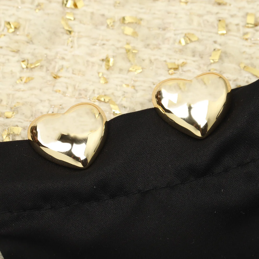

NEW IN2023 Hot Wear Versatile Jewelry Fashionable, Simple The Black Sun Earrings Pigeon Gold Love Letter Earrings