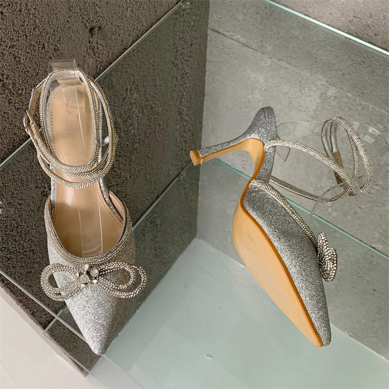 

Модные блестящие женские туфли-лодочки в стиле Ins с бантом и кристаллами, летние туфли с острым носком на тонком каблуке, обувь для выпускного вечера, Muj