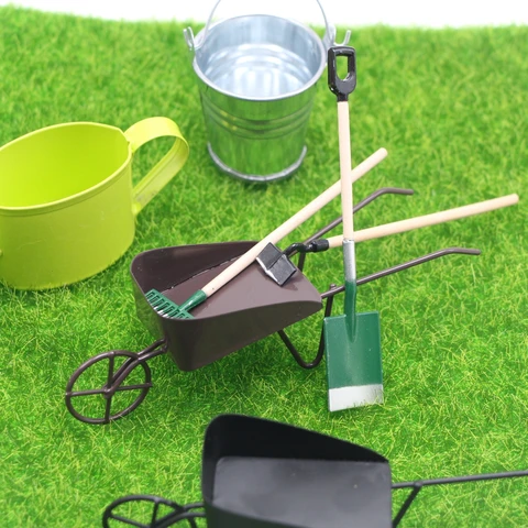 Миниатюрный металлический прицеп для сада