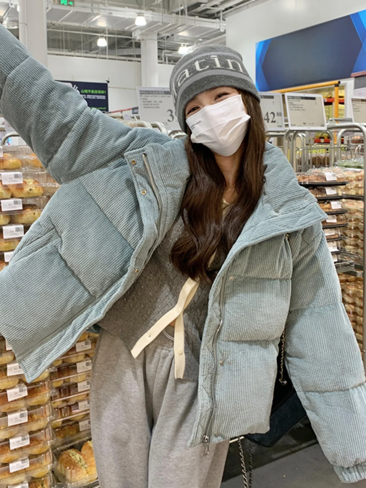 Новинка зимы 2024 зеленое вельветовое пальто с хлопковой подкладкой женское