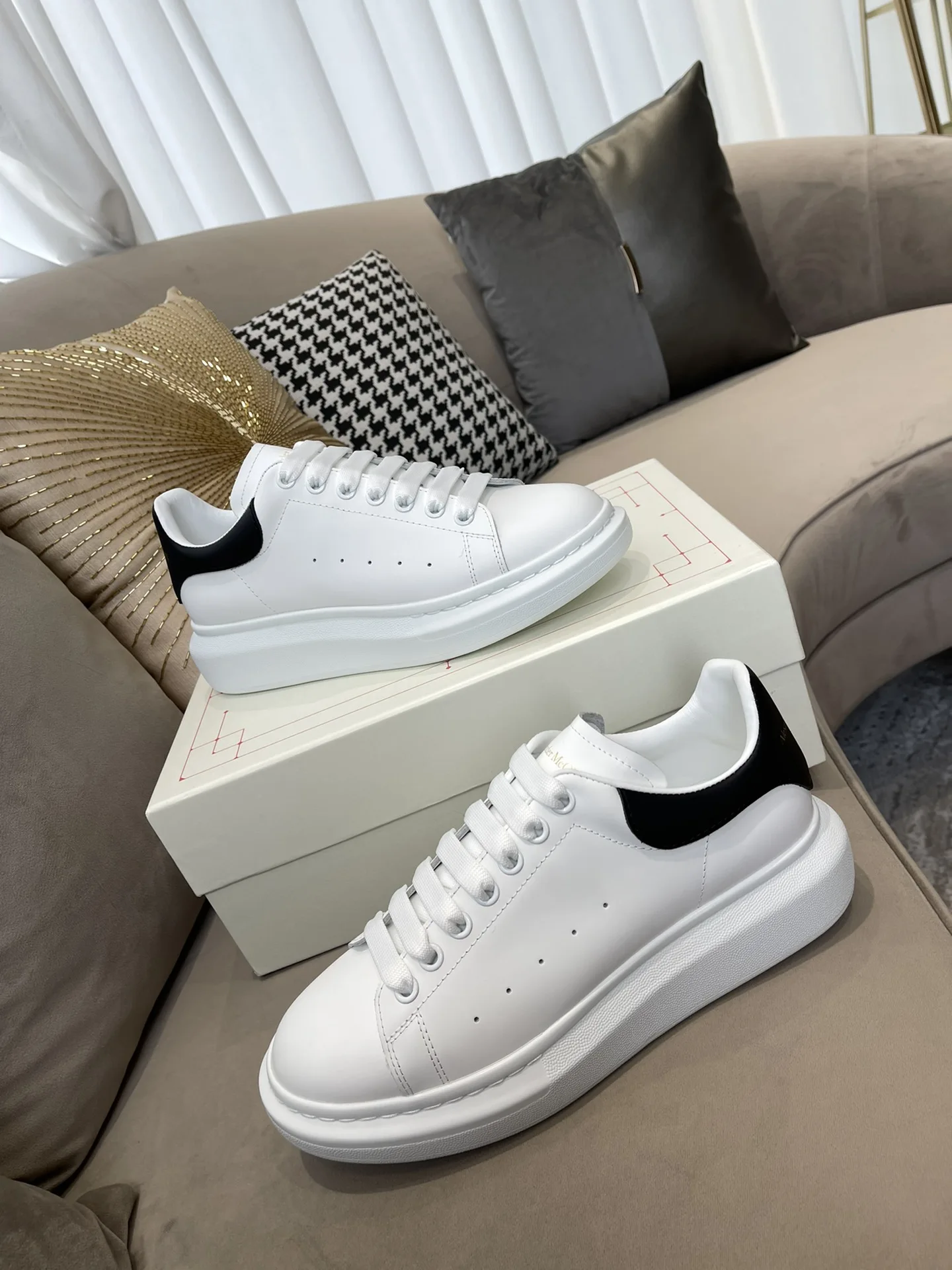 

23SS White Shoes Luxury A Brand Fashion Platform Sneakers Men Casual Shoes Sports Soft High Quality Male Shoes