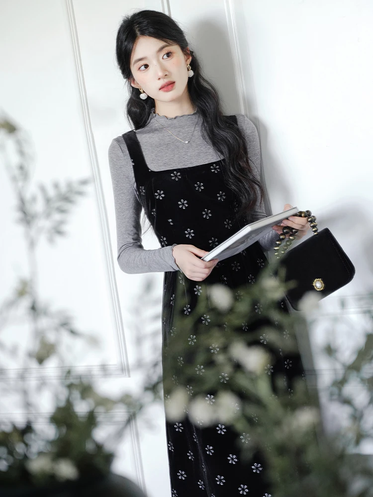 Черное бархатное платье на подтяжках с французским вырезом в стиле ретро вязаная