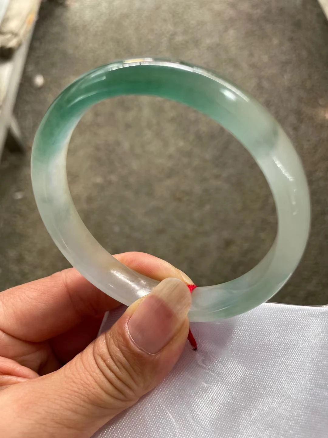 

Новые изящные ювелирные изделия, натуральный зеленый браслет из Мьянмы из нефрита, браслеты из натурального нефрита, модные аксессуары на удачу, идеальный праздничный подарок