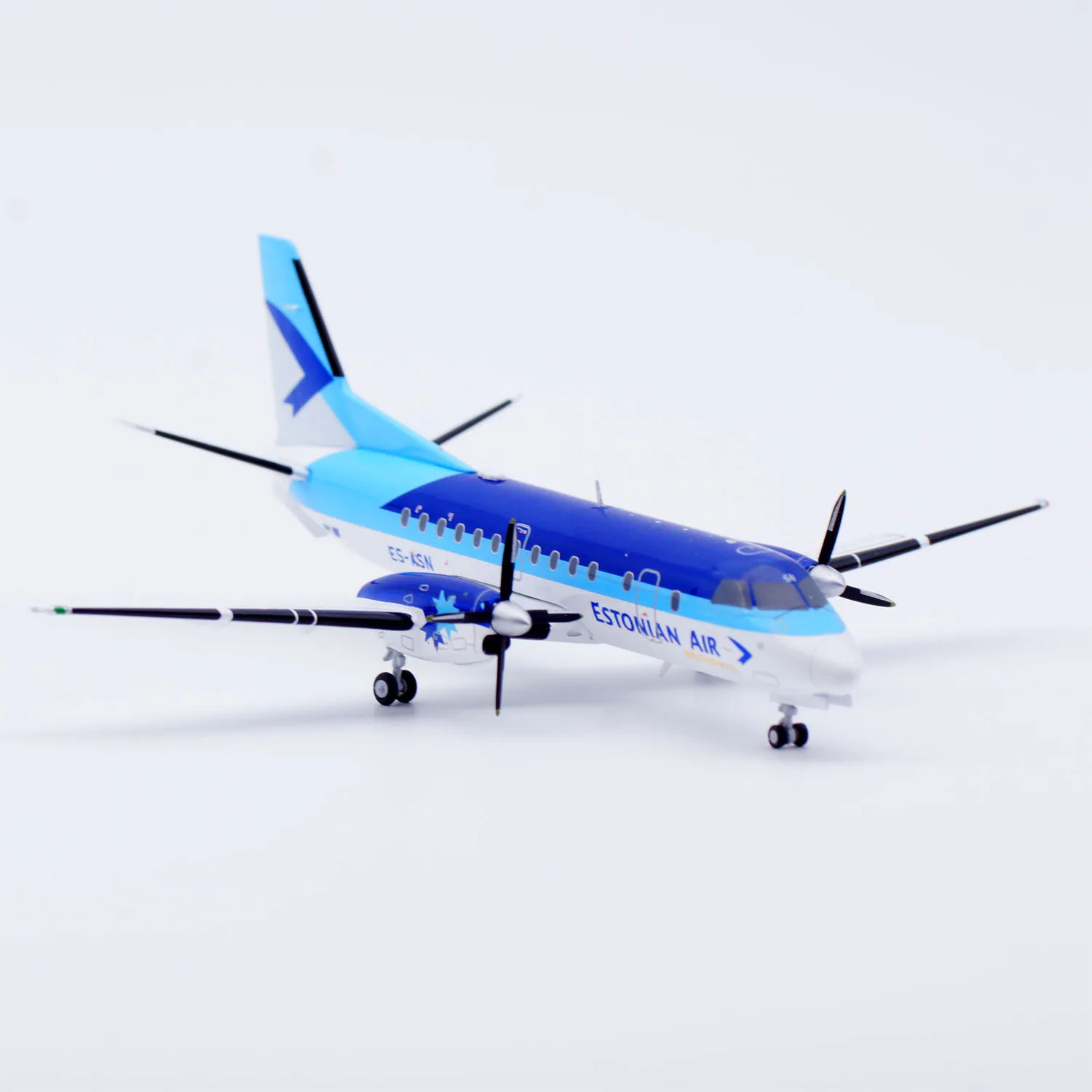 Фото Коллекционная модель самолета из сплава XX20838 JC Wings 1:200 Estonian Air Saab 340, литая под давлением, с подставкой (ES-ASN) №4