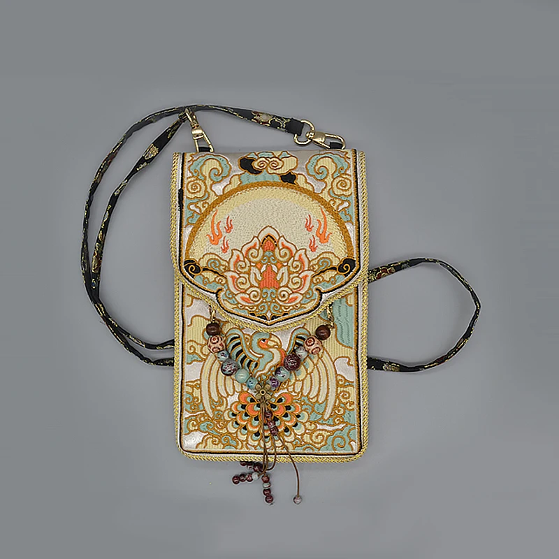 Женская сумка-тоут с цветочной вышивкой