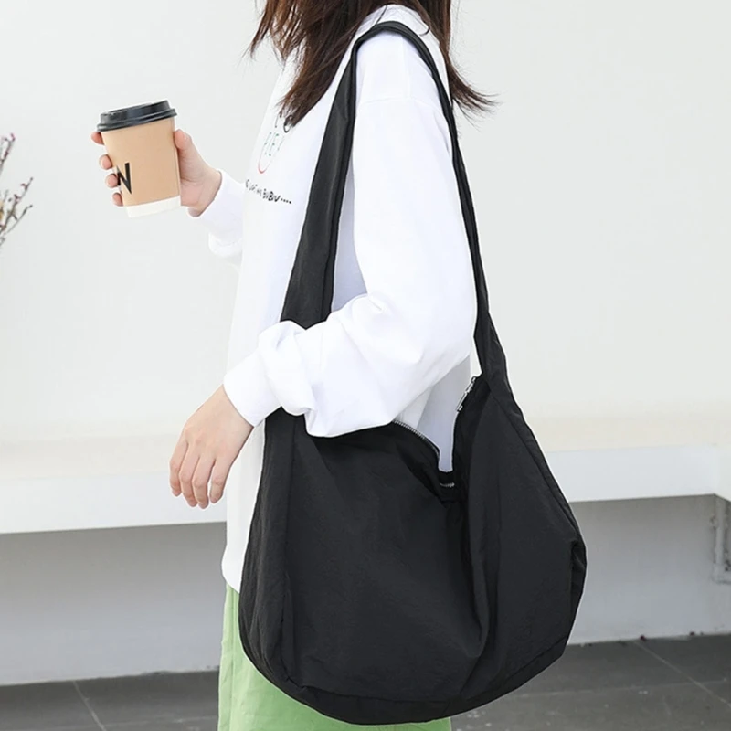 Сумка через плечо в подарок для женщин и девочек однотонная дорожная