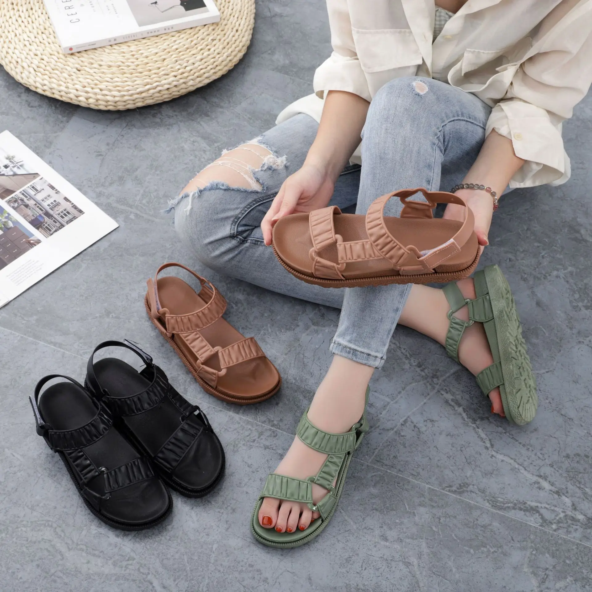 

Summer Women Sandals Casual New Velcro Student Ladies Beach Slippers Non-Slip Simple Soft Bottom Wild Word with Roman Flat Shoes
