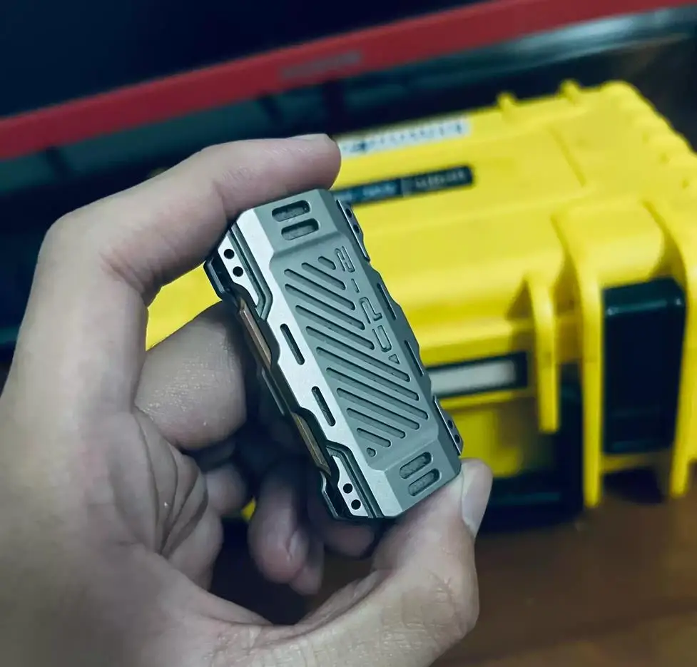 

Бывший в употреблении старый смеситель edc толкнул бренд cp2 space capsule титановый сплав