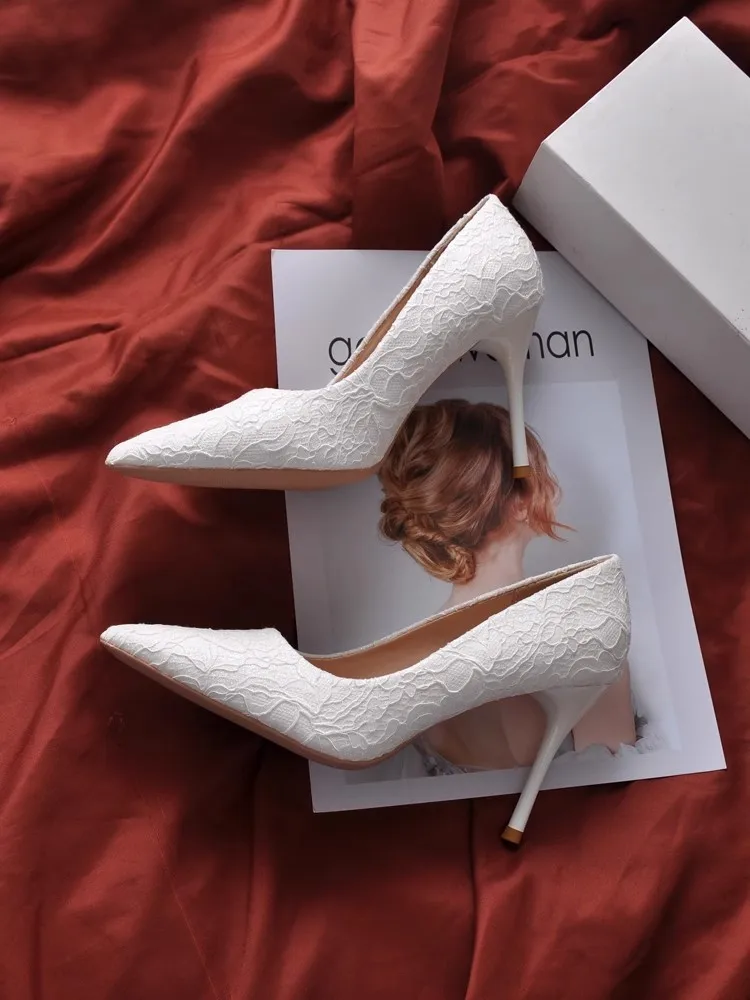 Элегантное белое кружевное свадебное платье на высоком каблуке женские туфли