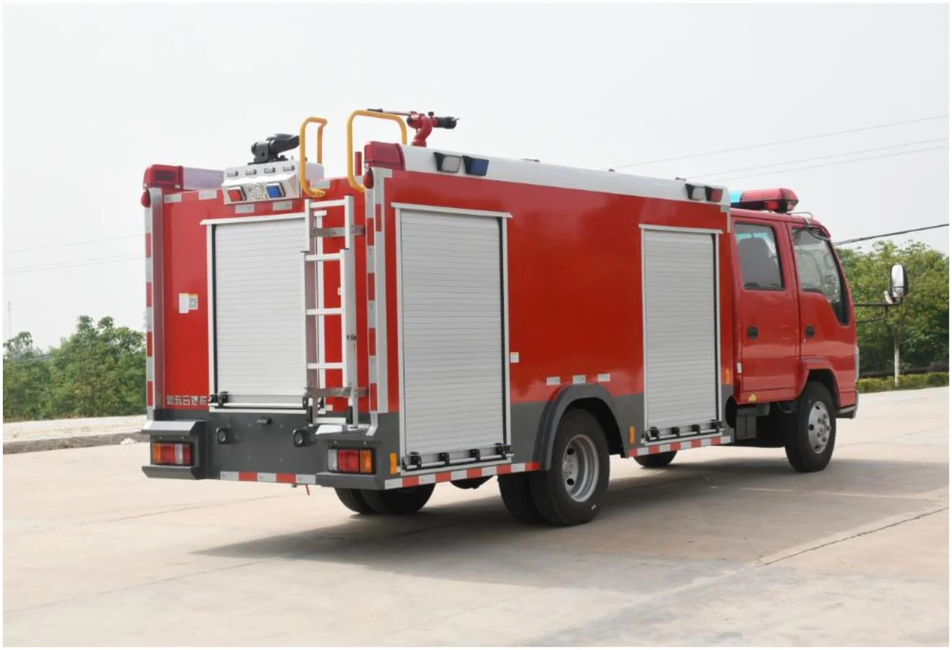 ISUZU 600P 2500L Пенопластовый бак Пожарная машина 88 кВт Аварийно-спасательная 1500L