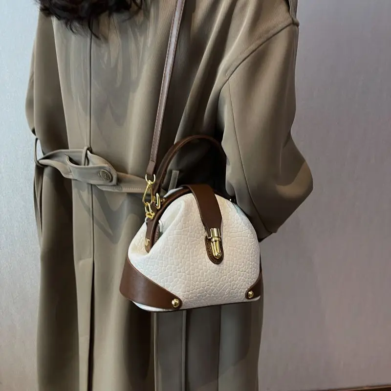 

Beach Bags For Woman 2023 Chic Shopping Bag Versatile Fashion Handheld Bag Women's Crossbody Bag Simple Texture Shoulder Bag
