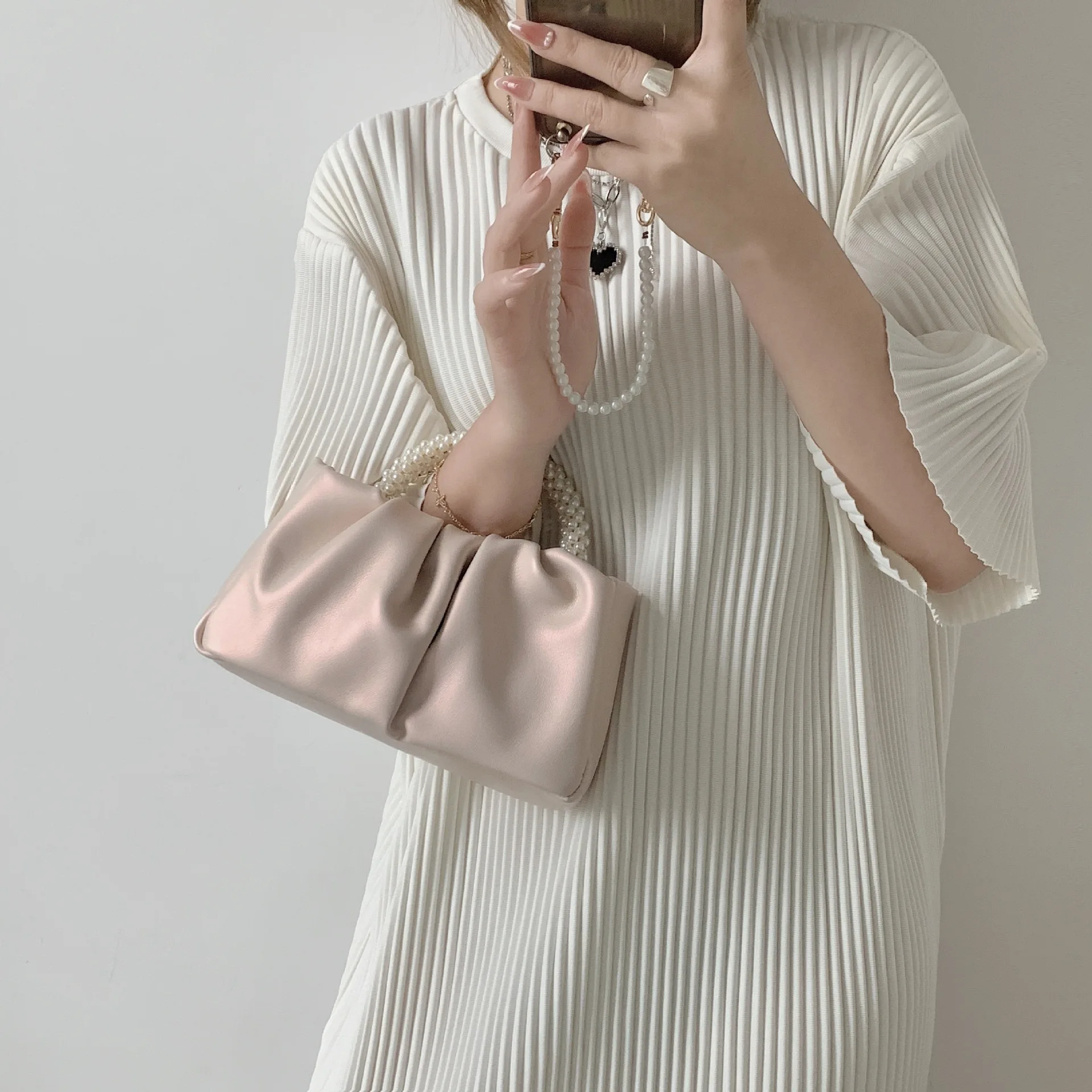 Simulated Pearl Handbag 2023 Women Pleated Cloud Bag Pink White Crossbody Bag Phone Makeup Storage Fashion Sweet Tote Bag