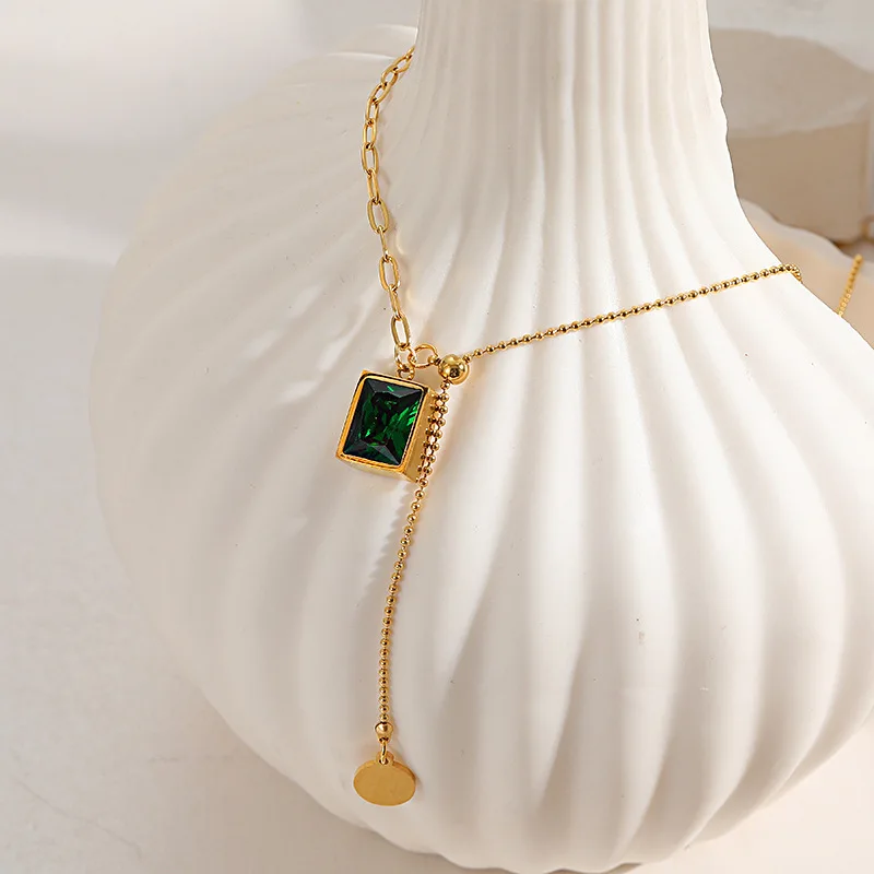 Женское регулируемое ожерелье с изумрудом