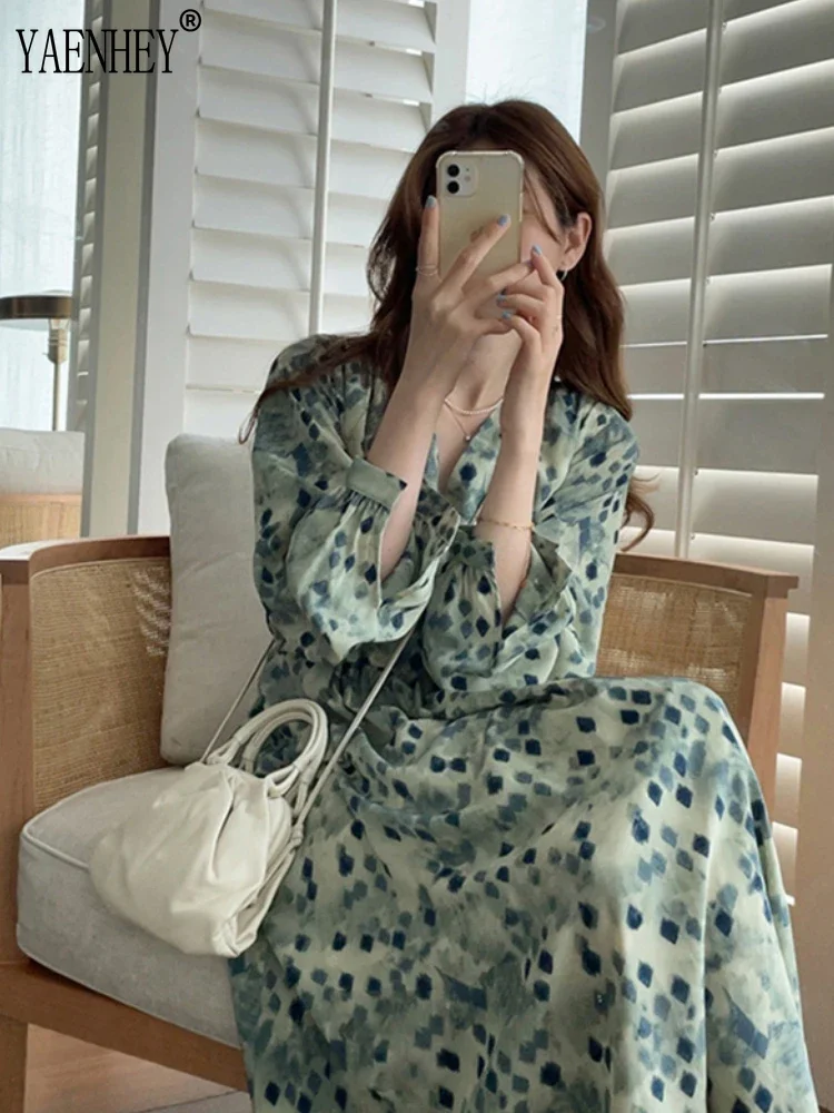 

Женское винтажное платье-миди с V-образным вырезом и принтом